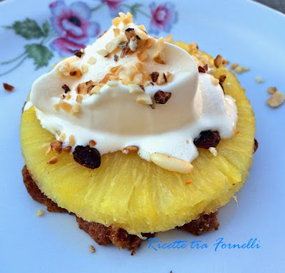 ananas caramellato con pandoro e gelato