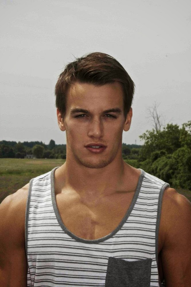 Model mark. Шустрый молодой человек. Marc schulze с парнем. Model mark. Mark ricketson.