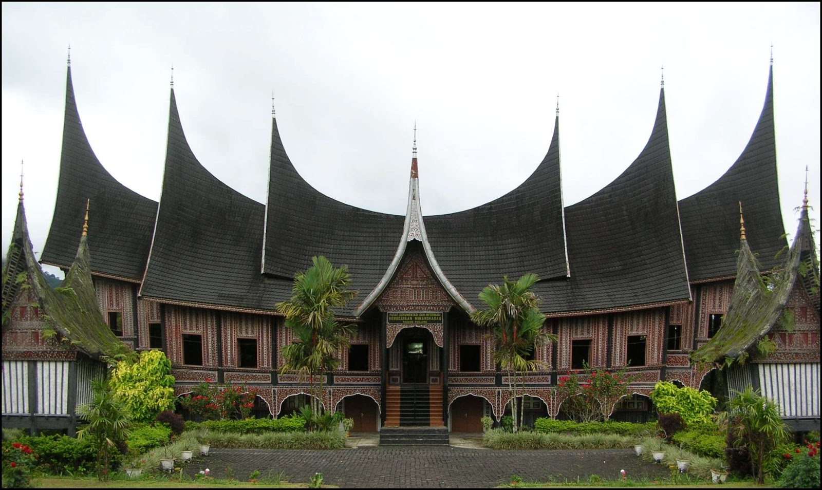 24 Nama-Nama Rumah Adat di Seluruh Indonesia ~ Ruana Sagita