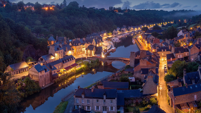Travel through Dinan, France