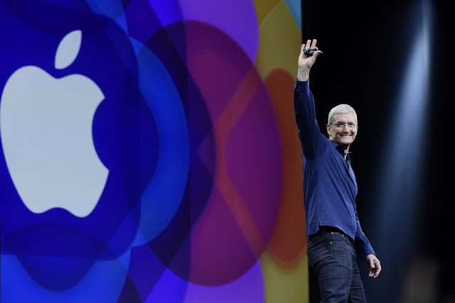 Tim Cook Apple becomes first US company to hit $1 trillion value