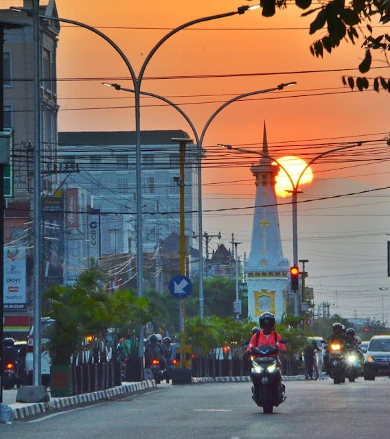 Pelengkap tour wisata jogja - Foto di Tugu jogja