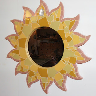miroir soleil fait de la main d'un mosaïste professionnel séverine peugniez tout son univers créatif