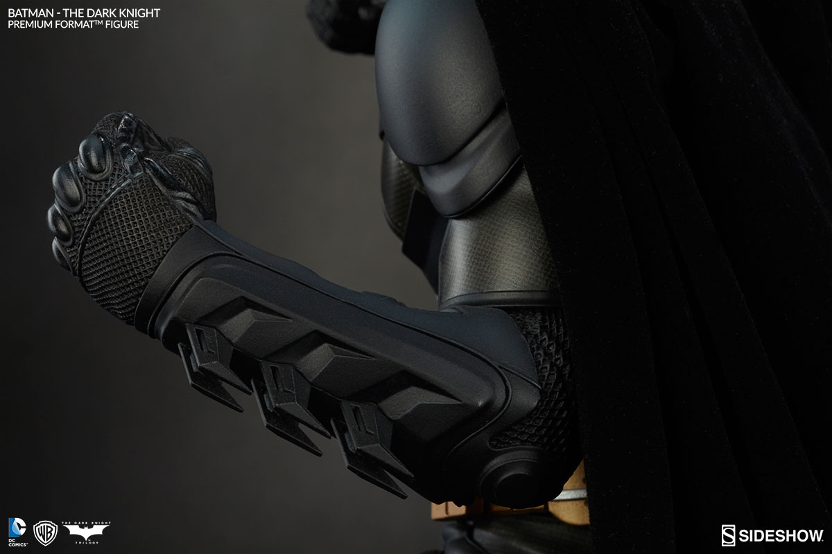 Бэтмен рука. Наручи Бэтмена. Рука Бэтмена. Нарукавники Бэтмена. Перчатки Бэтмена.
