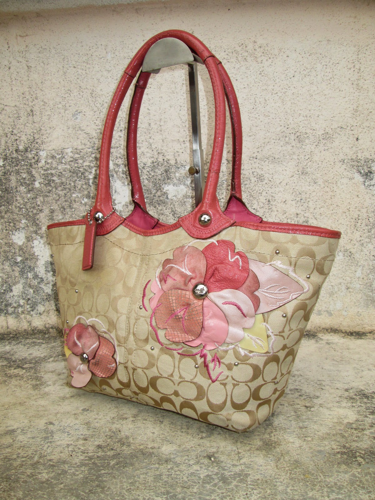 d0rayakEEbaG Authentic Coach Signature Bleecker Flower Floral Applique