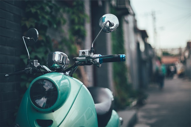 Tips Persiapan Mudik Dengan Motor Matic, Manual, Sport Pasti Aman Dan Nyaman Tips mudik dengan motor - siapa sih yang tidak punya montor? Jaman sekarang rata rata orang di indonesia mempunyai sebuah montor, montor tersebut digunakan untuk kerja maupun aktifitas lainya. Nah untuk itulah montor menjadi stransportasi pilihan selain harganya yang cukup murah dan sangat menjangkau masyarakat menengah maupun kecil. Tips Persiapan Mudik Dengan Motor Matic, Manual, Sport Pasti Aman Dan Nyaman Untuk tips mudik dengan motor matic hampir sama dengan motor montor yang lain tapi ada perbedaan jika menggunakan montor metic, montor metic dulu menjadi salah satu montoe kota tetapi sekarang ini banyak sekali montor metic yang mendukung perjalanan jauh antar kota atau antar provinsi. Jika kamu cari tips mudik dengan motor sport pasti banyak sekali orang menyarankan mudik dengan montor sport walaupun beberapa montor tersebut boros menggunakan montor sport memiliki kenyamanan yang luarbiasa. Jika kamu serius untuk menggunakan montor yang saya sarankan adalah persiapan uang yg lebih untuk membeli bensin karena montor sport sangatlah boros. Ada banyak sekali tips aman mudik dengan motor akan tetapi banyak sekali tips yang menurut saya kurang lengkap dan disini saya akan memberikan tips ini agar melengkapi tips tips yang ada di pencarian. Saya doakan mudah mudahan mudik teman teman lancar, aman dan nyaman amin. Tips Persiapan Mudik Dengan Motor Matic, Manual, Sport Pasti Aman Dan Nyaman Sebeluk kamu baca tips mudik dengan sepeda motor alangkah baiknya kamu share artikel ini agar semakin banyak orang yang tebantu dengan adanya tips persiapan mudik dengan motor ini, dan berikut ini adalah tips pertama. Tips Persiapan Mudik Dengan Motor Matic, Manual, Sport Pasti Aman Dan Nyaman