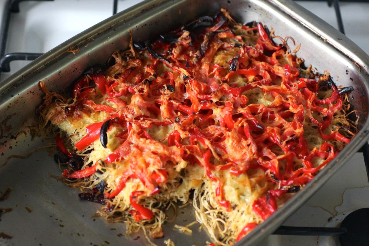 Green Gourmet Giraffe Red peppers in pasta bake, stuffed and in soup