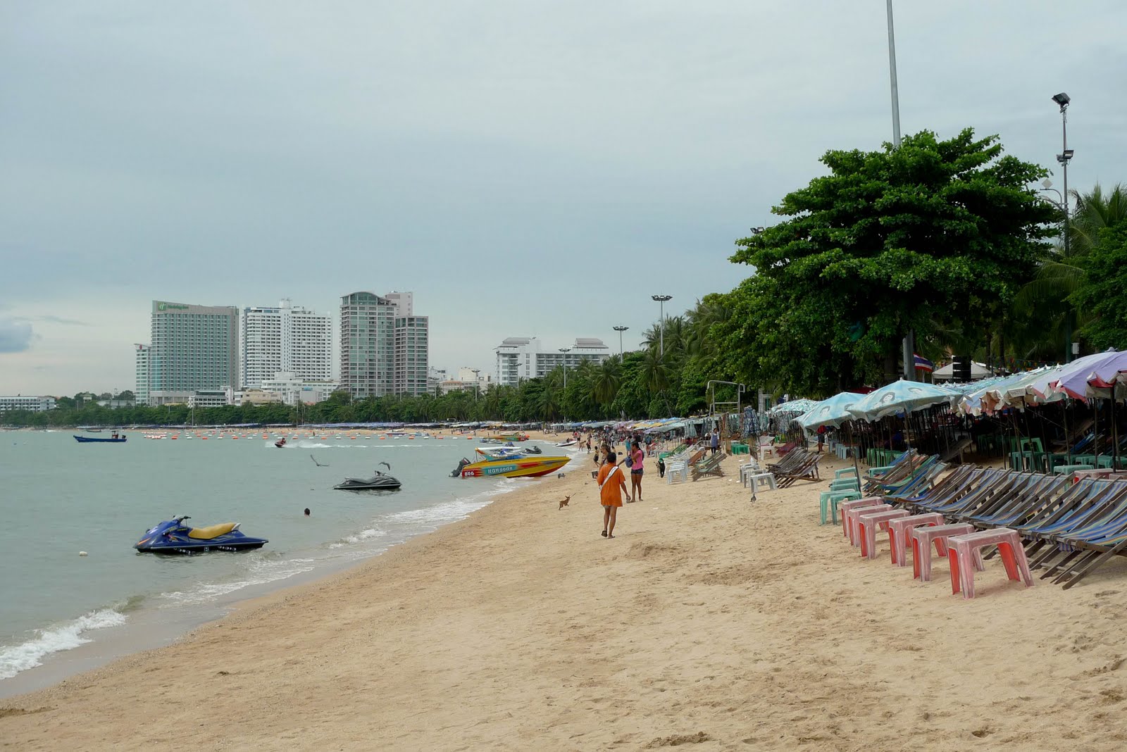 Паттайя можно купаться. Таиланд Паттайя Джомтьен. Пляж Джомтьен Паттайя. Пляж Вонгамат в Паттайе. Пляж Паттайя Бич.