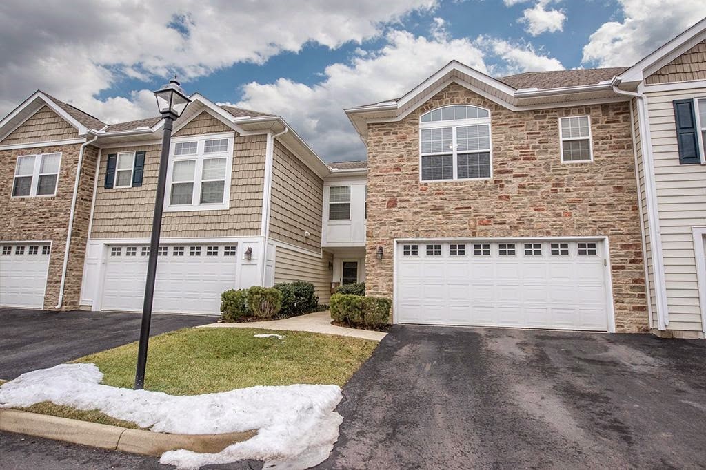 The Columbus Real Estate Cafe Open House (Condo) Off of Hayden Run