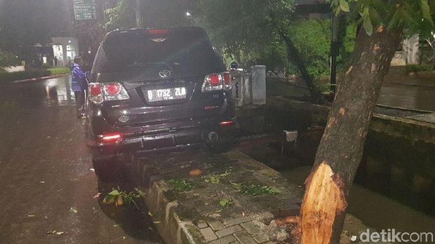 Setya Novanto Kecelakaan dengan Fortuner, Ini Kata Toyota Setya Novanto Kecelakaan dengan Fortuner, Ini Kata Toyota