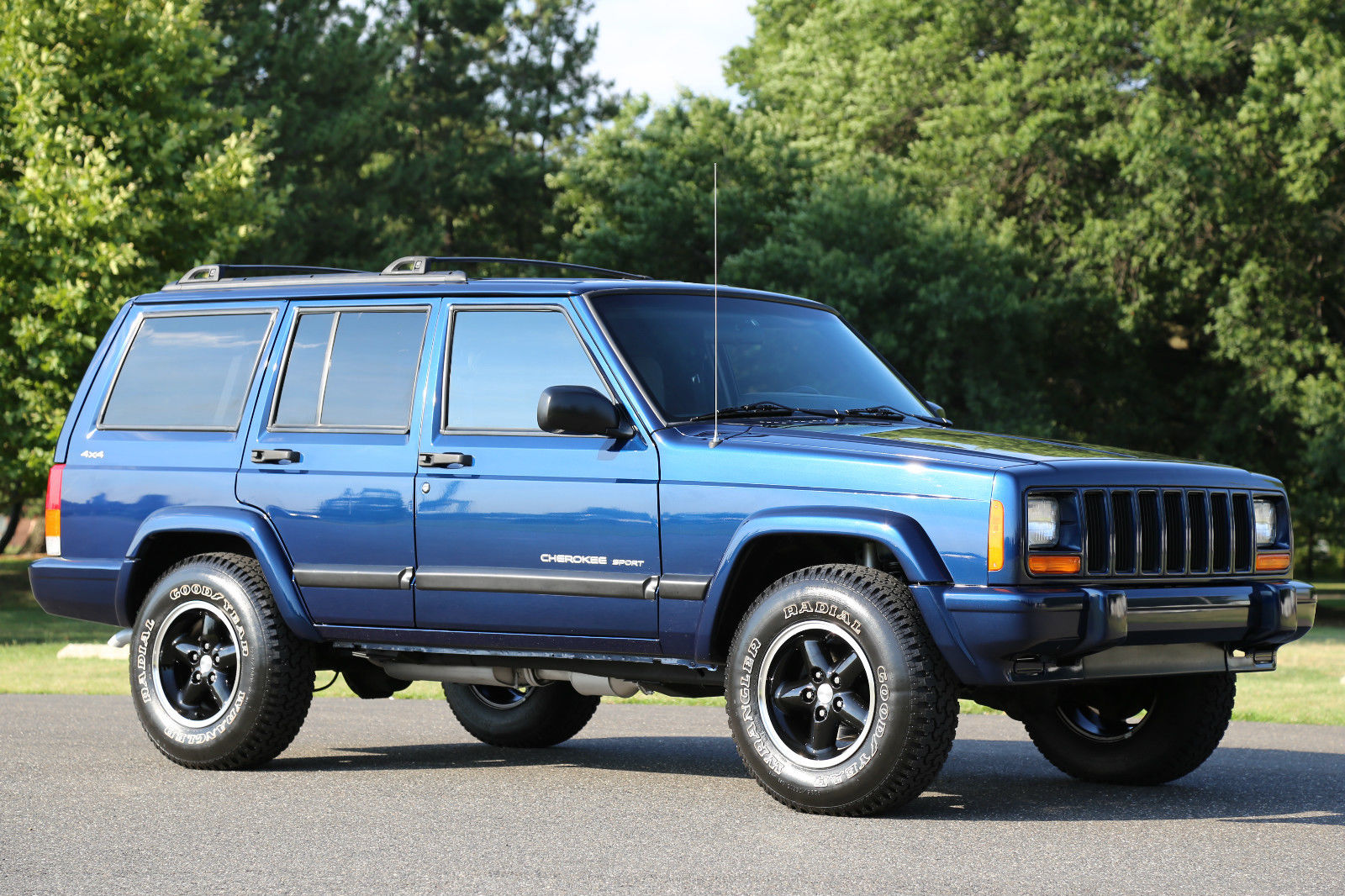 Daily Turismo Blue Thursday 2000 Jeep Cherokee Sport XJ