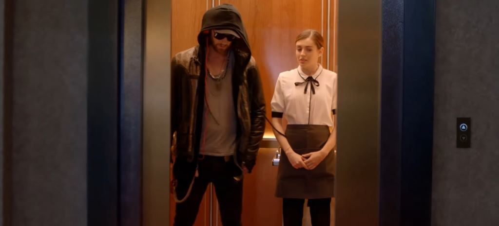 Pubblicità Coca Cola coppia in ascensore, DJ e ragazza: Modello e Modella chi sono?