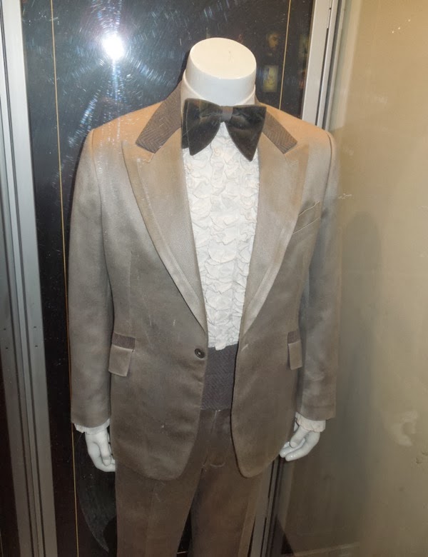 Jeremy Renner American Hustle outfit