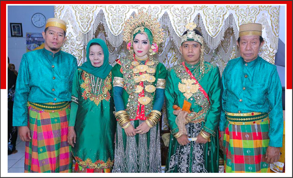 baju pengantin emas sulawesi