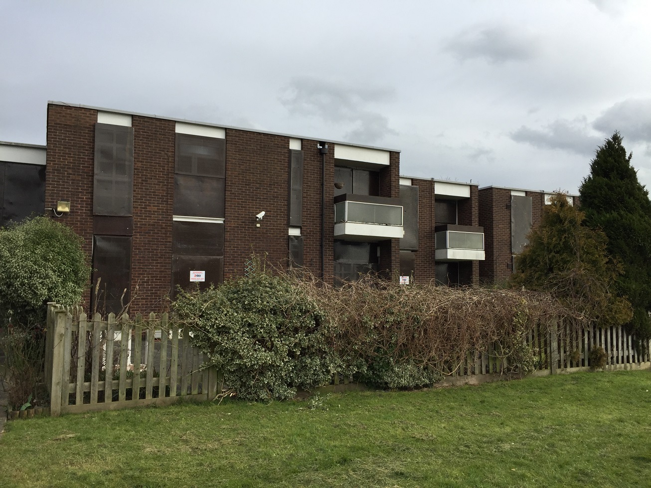 A Suburban Wander from Mill Hill Broadway to Mill Hill East, London N7