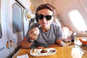 Ce YouTubeur a testé la première classe à 28 000 $ d’Emirates Airlines