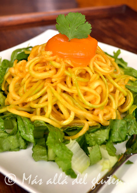 Más allá del gluten...: Espaguetis de Zucchini con Salsa de Calabaza y  Zanahoria (Receta SCD, GFCFSF, Vegana)