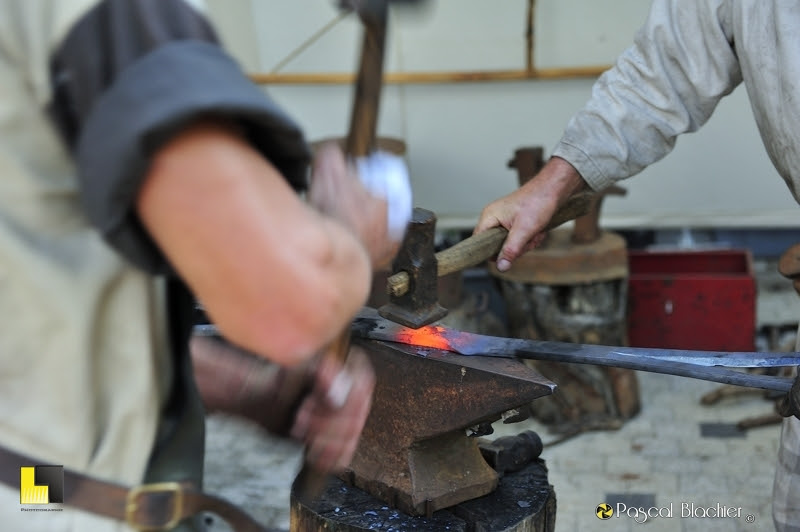 forge des pentures de la porte photo Pascal Blachier