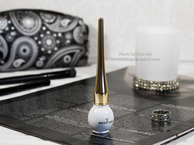 Essence The little X-Mas factory: золотая подводка для глаз Essence The little X-Mas factory: paletka teney dlya vek i zolotaya podvodka dlya glaz, review, makeup, swatches, обзор, отзывы, макияж