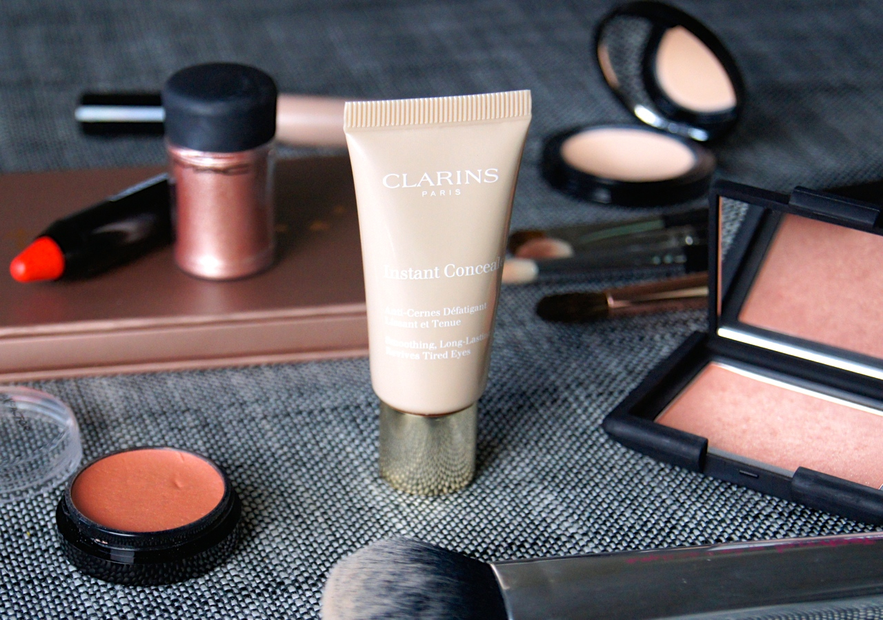 clarins instant concealer review swatch shade 01