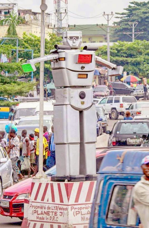 CHUCKMAN'S ROBOTS JOHN CHUCKMAN'S ROBOTS FRIENDLY OBJECT KINSHASHA