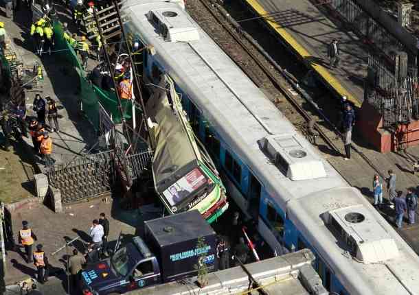 Tres víctimas bolivianas en choque del tren