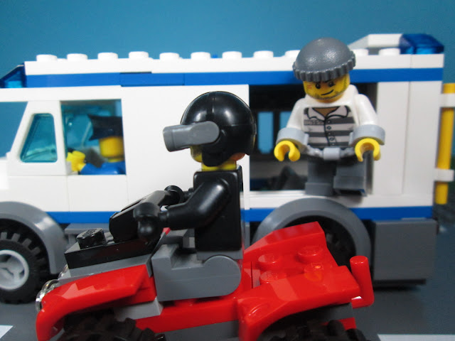 Set LEGO® City 60043 Prisoner Transporter (Transportador de Prisioneiros)