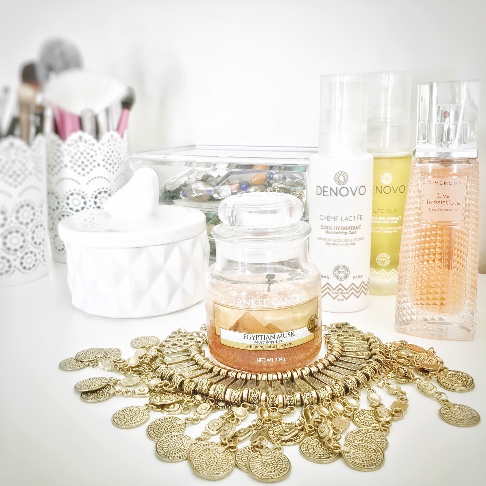 My dressing table decore Givenchy Live irresistible, de novo, yankee candle My dressing table decore