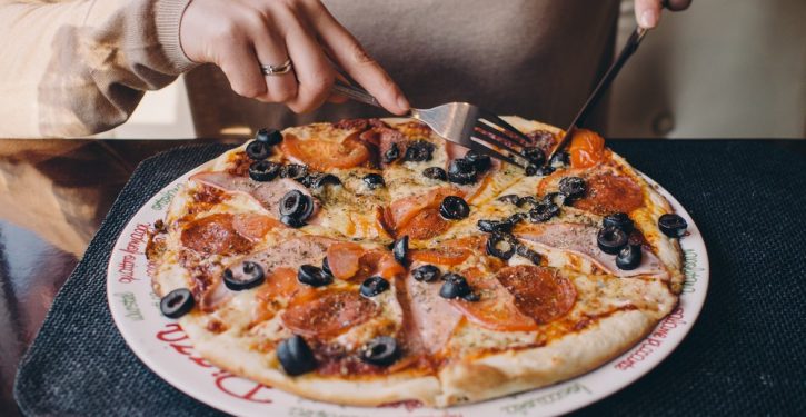 Dream Job: A Company Offers 850$ A Day To Eat Pizza