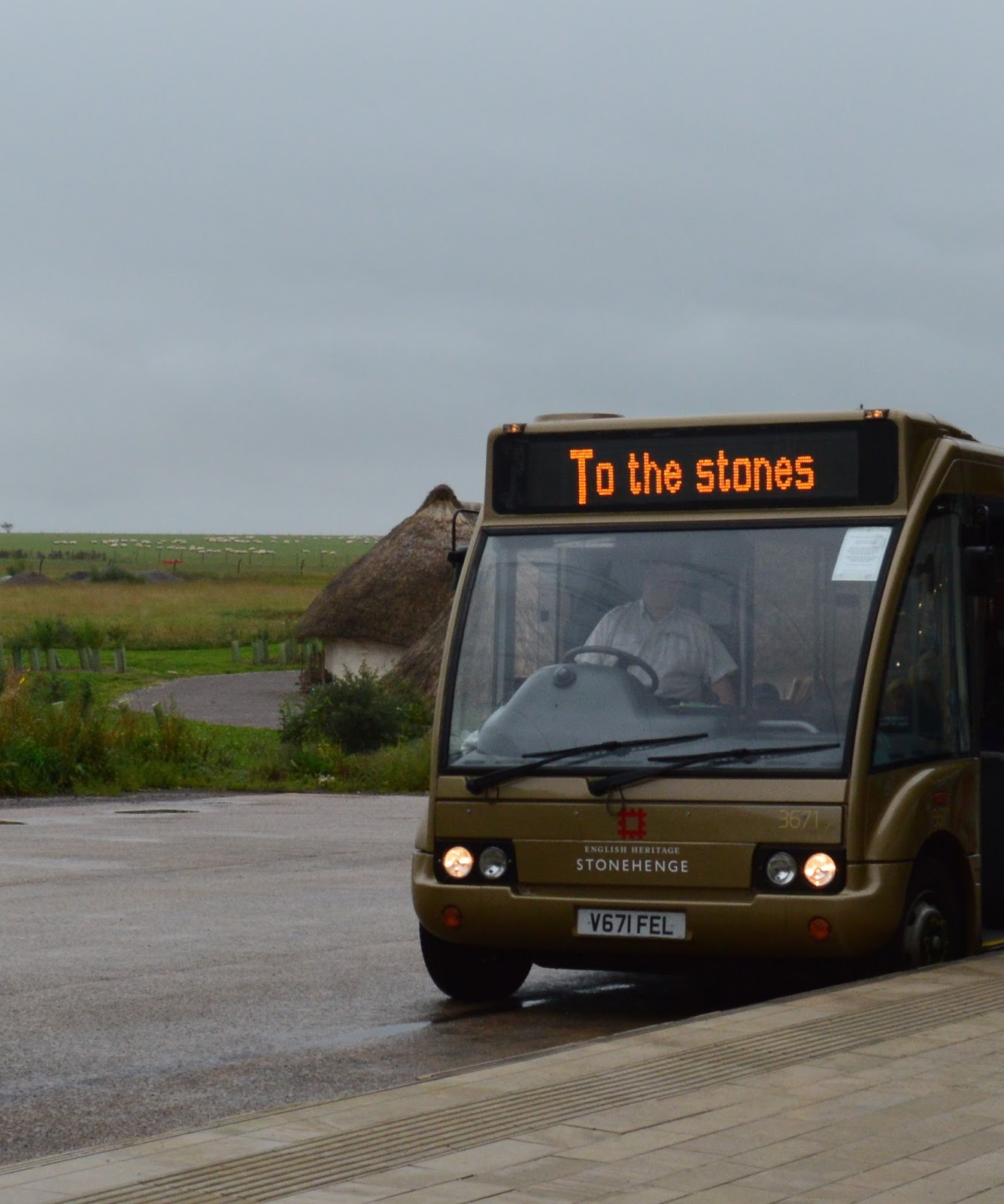 Stonehenge bus