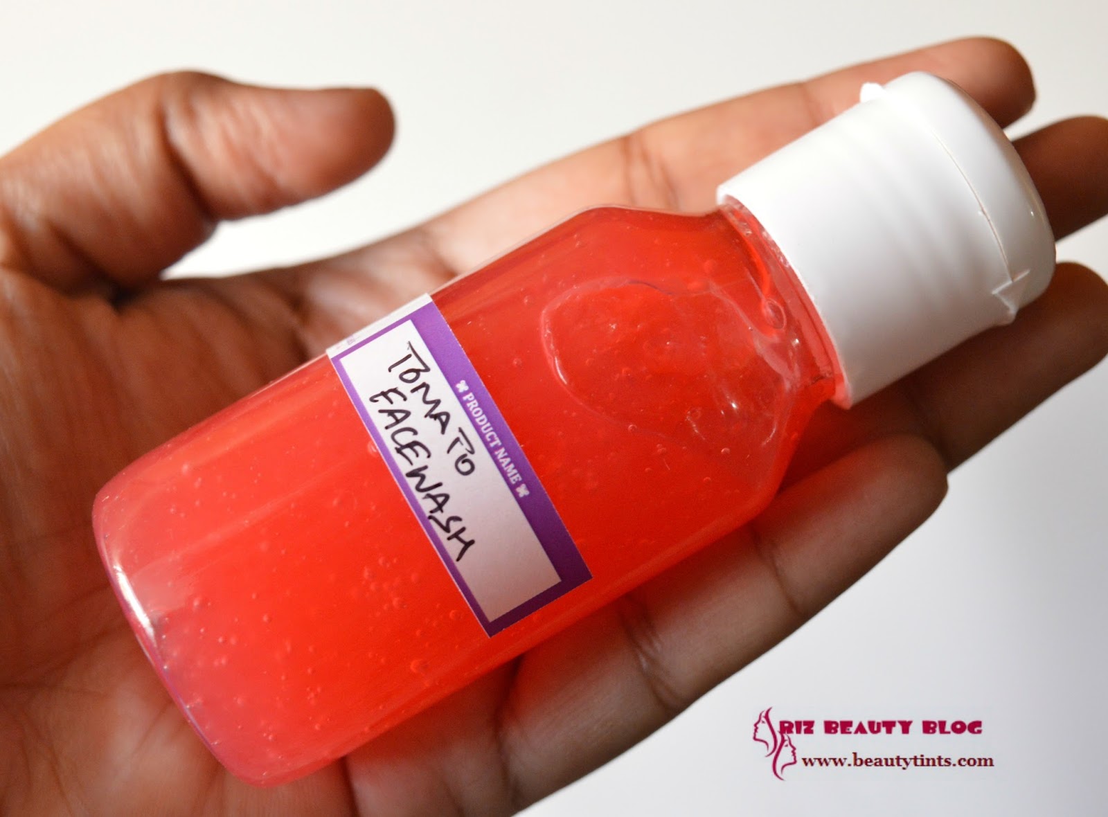 Sriz Beauty Blog Aroma Essentials Tomato Face Wash Review