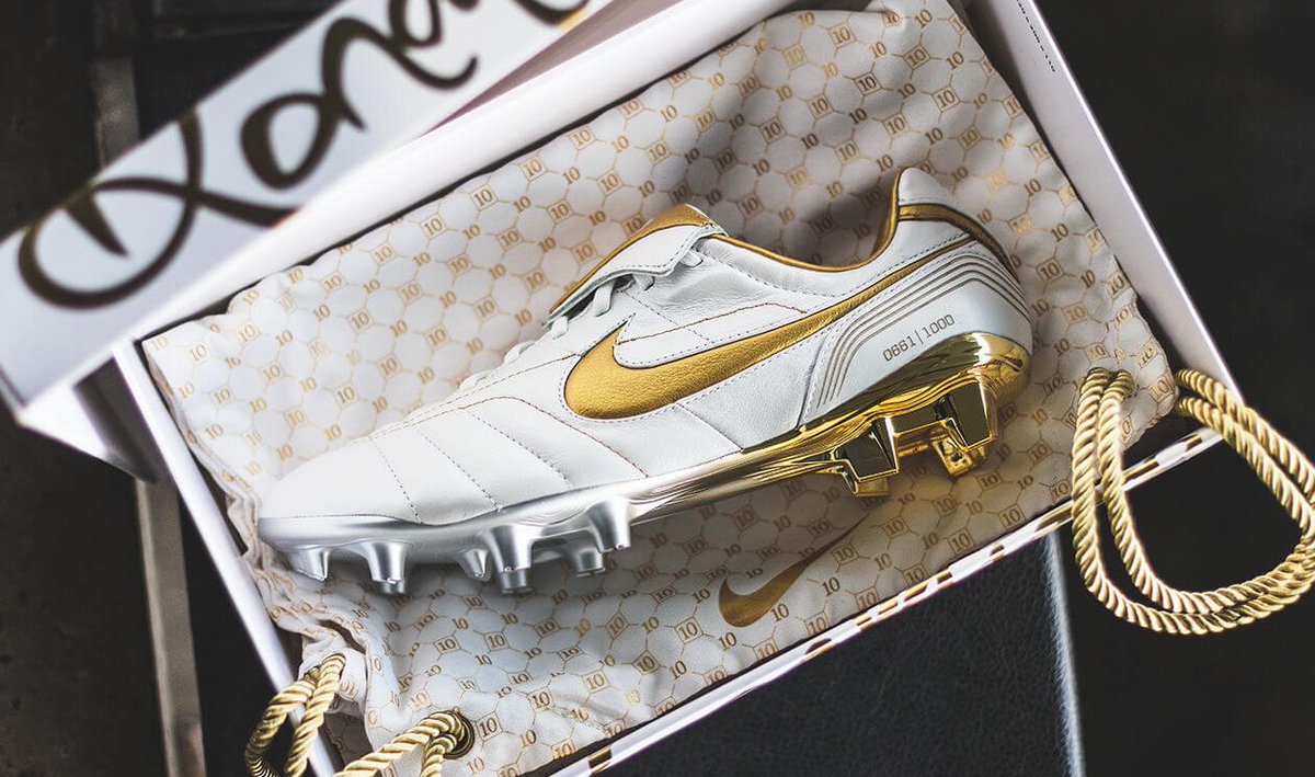 White / Gold Nike Legend R10 Ronaldinho 2018 Boots - Footy Headlines