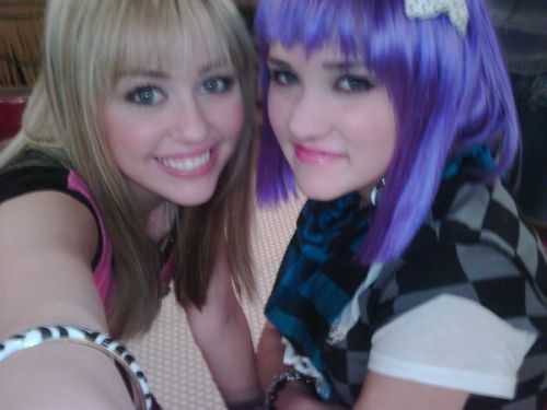 Miley Cyrus and Emily Osment TwitPic from the set of Hannah Montana