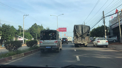 Đoàn xe thi hành án đưa thi thể Nguyễn Hải Dương về bệnh viện đa khoa tỉnh Bình Phước Doan xe thi hanh an dua thi the Nguyen Hai Duong ve benh vien da khoa tinh Binh Phuoc
