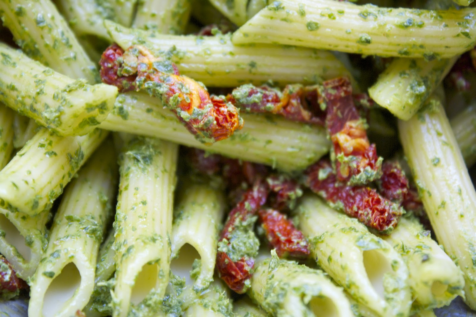 CosmoCookie Creamy Goat Cheese, Basil & Spinach Pesto Pasta with Sun