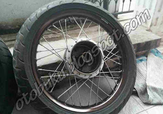 Foto Velg Daytona Lengkap dengan Jari-Jari dan Tromol Foto Velg Daytona Lengkap dengan Jari-Jari dan Tromol