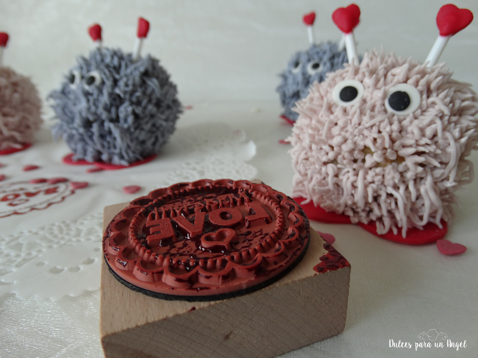 Dulces para un Angel: Cucpakes peludos amorosos por San Valentín