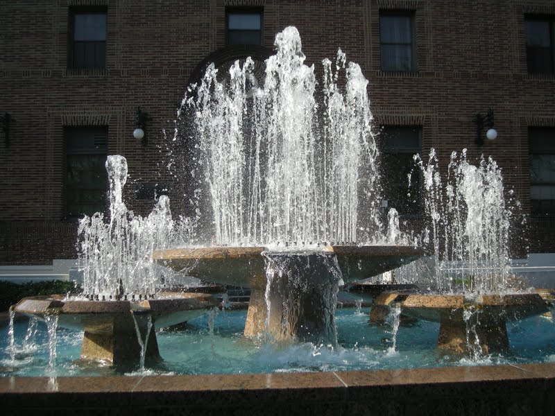 Cutting Coupons in KC Kansas City Tour of Fountains Downtown Fountains