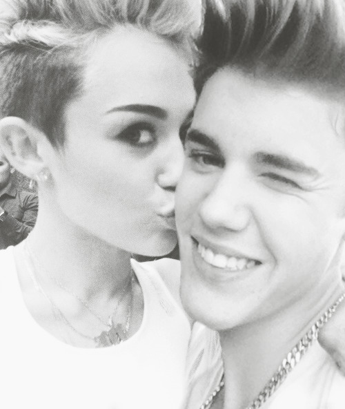 Music Box TV: Is Justin Bieber with Miley Cyrus now?