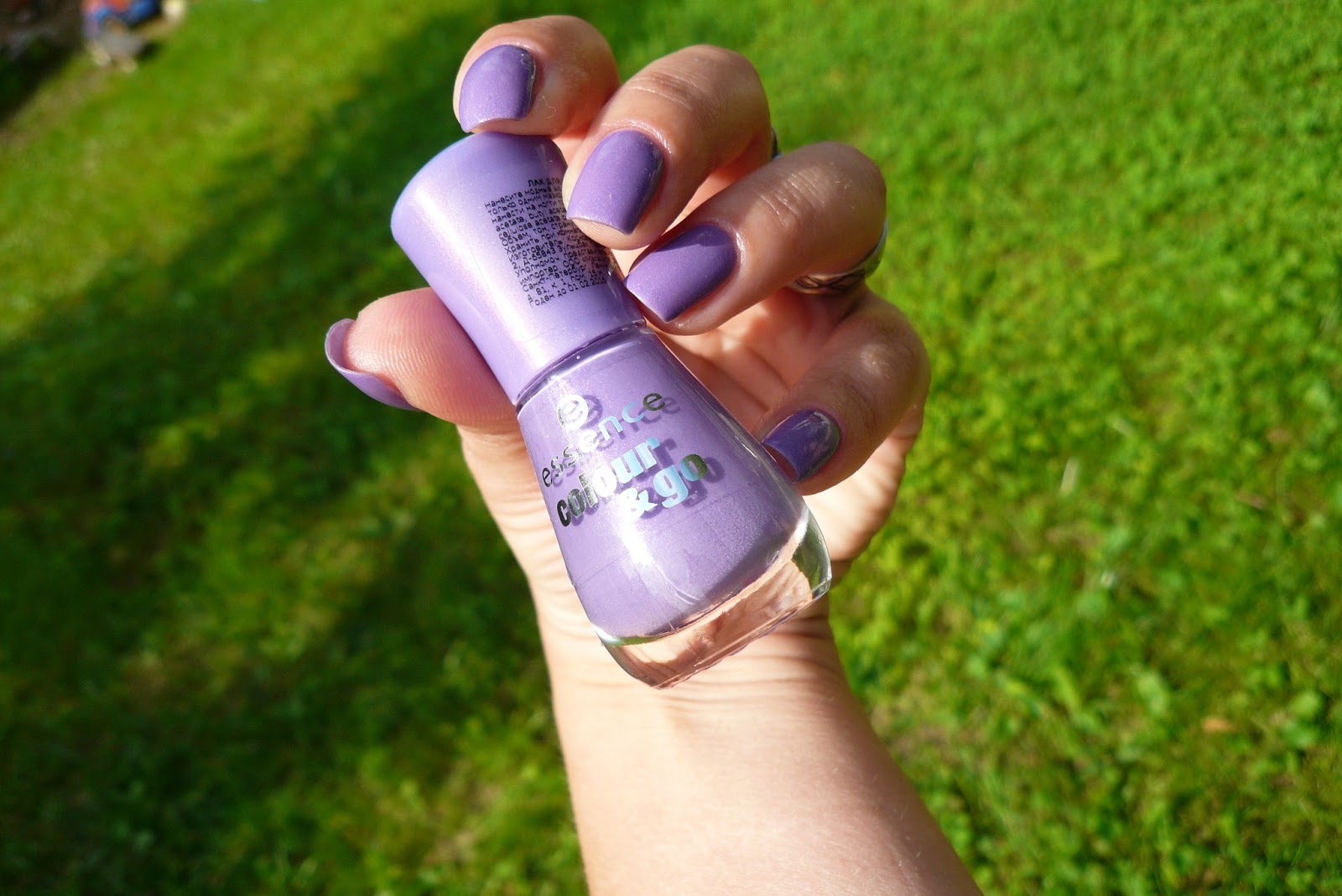 Зеленая эссенция сюркл. Colour go. Essence лак для ногтей. Colour go. Зеленая эссенция.