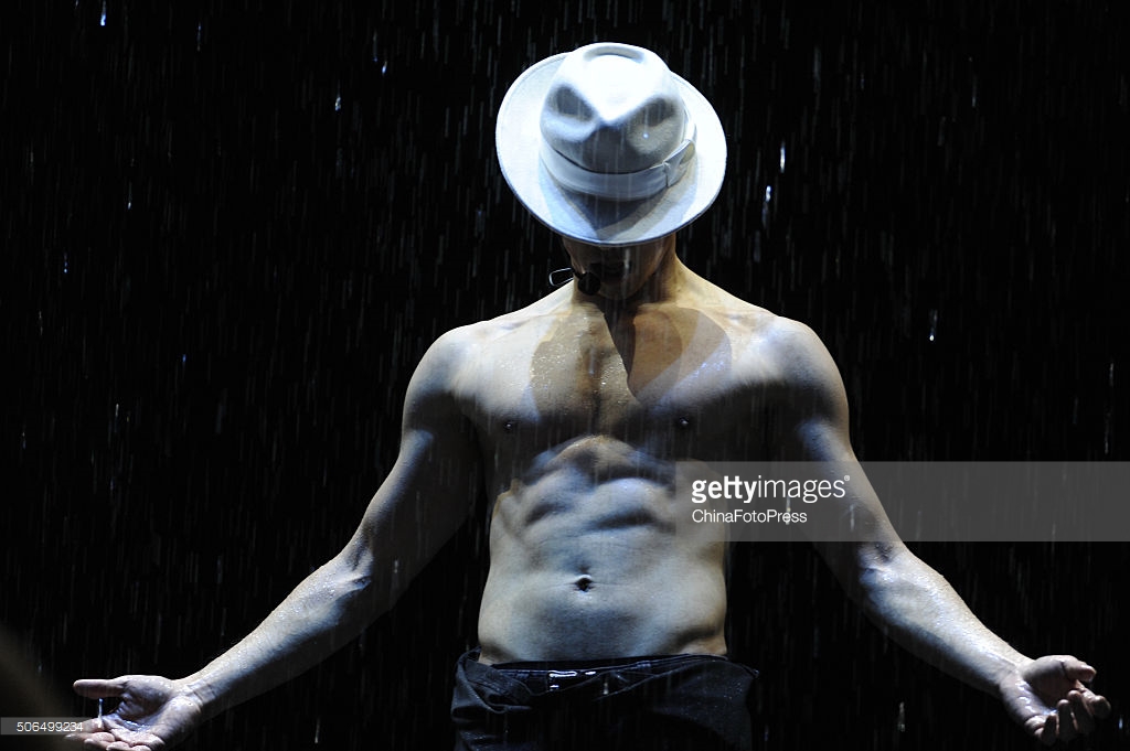 http://4.bp.blogspot.com/-7Cnufc3vAMA/VqXRARvdWsI/AAAAAAABQsg/mqFd--Or0zE/s1600/south-korean-singer-rain-performs-onstage-during-his-concert-the-picture-id506499234.jpg