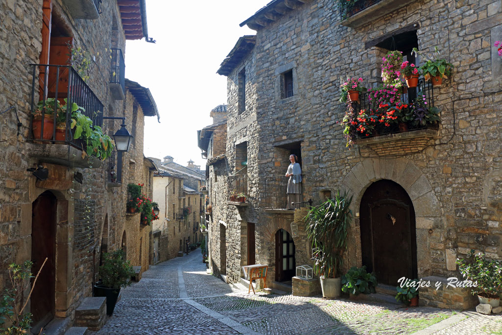 Casas y calles de la Villa Medieval de Aínsa, Huesca