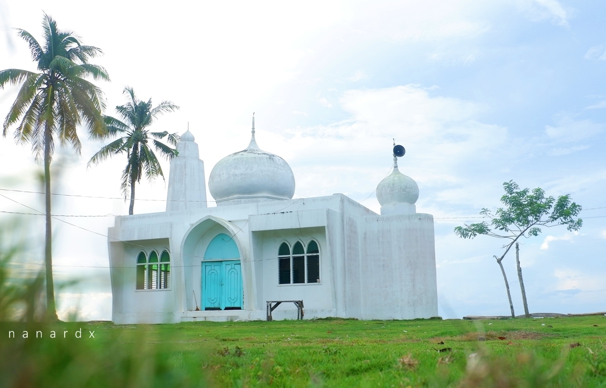 White Mosque by the Bay in Tawi-Tawi