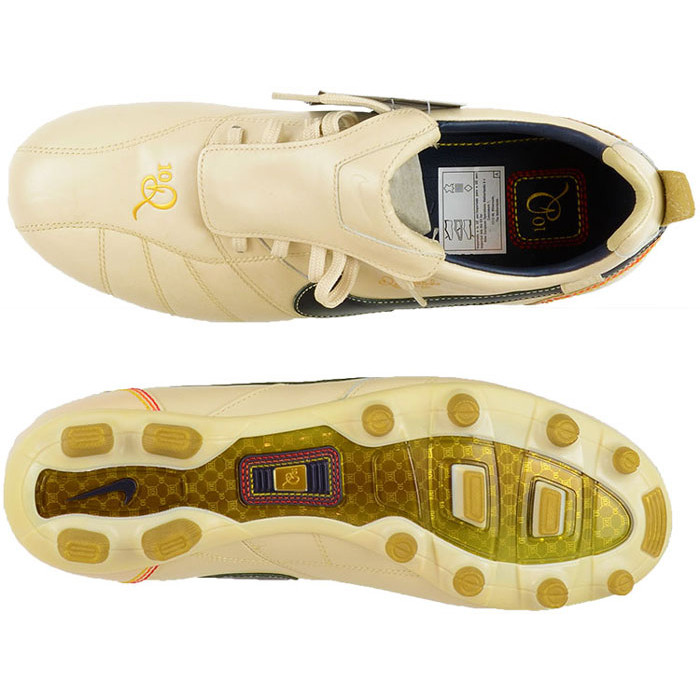 Closer Look | Nike Tiempo Ronaldinho 2006 R10 Football Available Now! - Footy Headlines