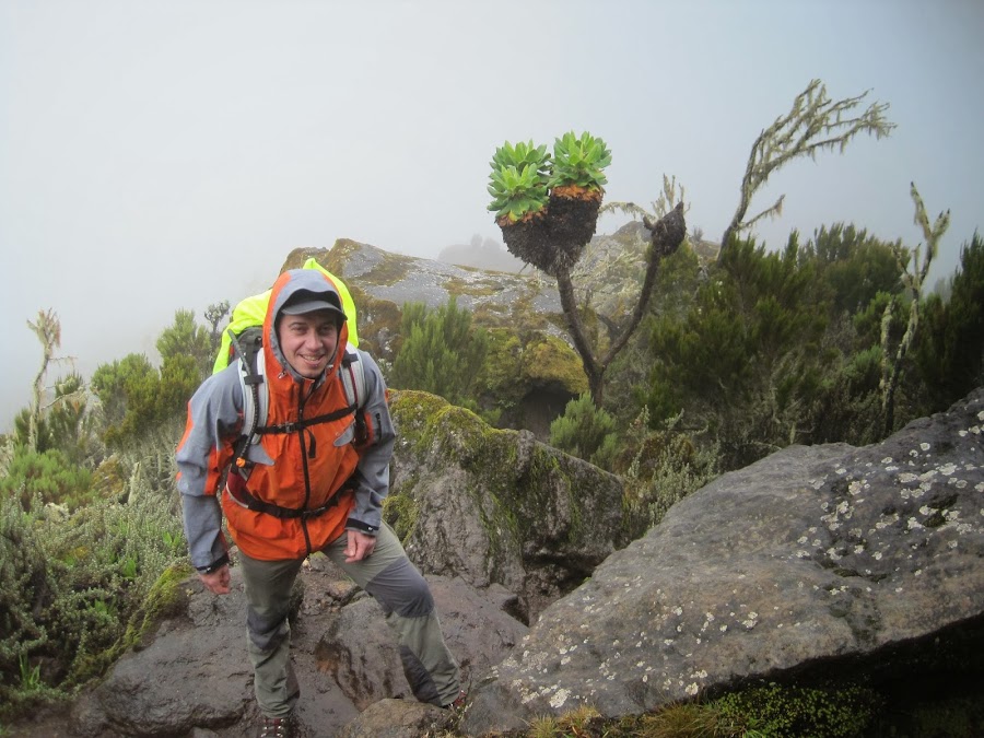 ENLACIMA-Lipe-en-medio-de-un-paisaje-encantado-Ruta-Machame-Kilimanjaro