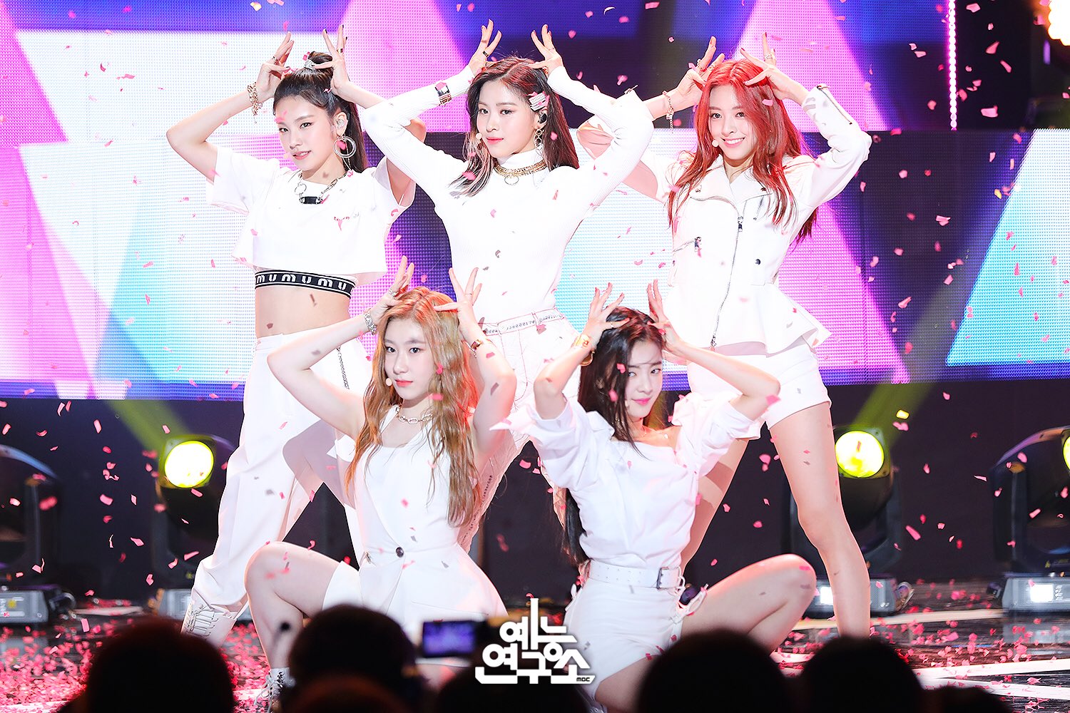 190227 Photos — Ryujin on ITZY Performance at MBC Music Core