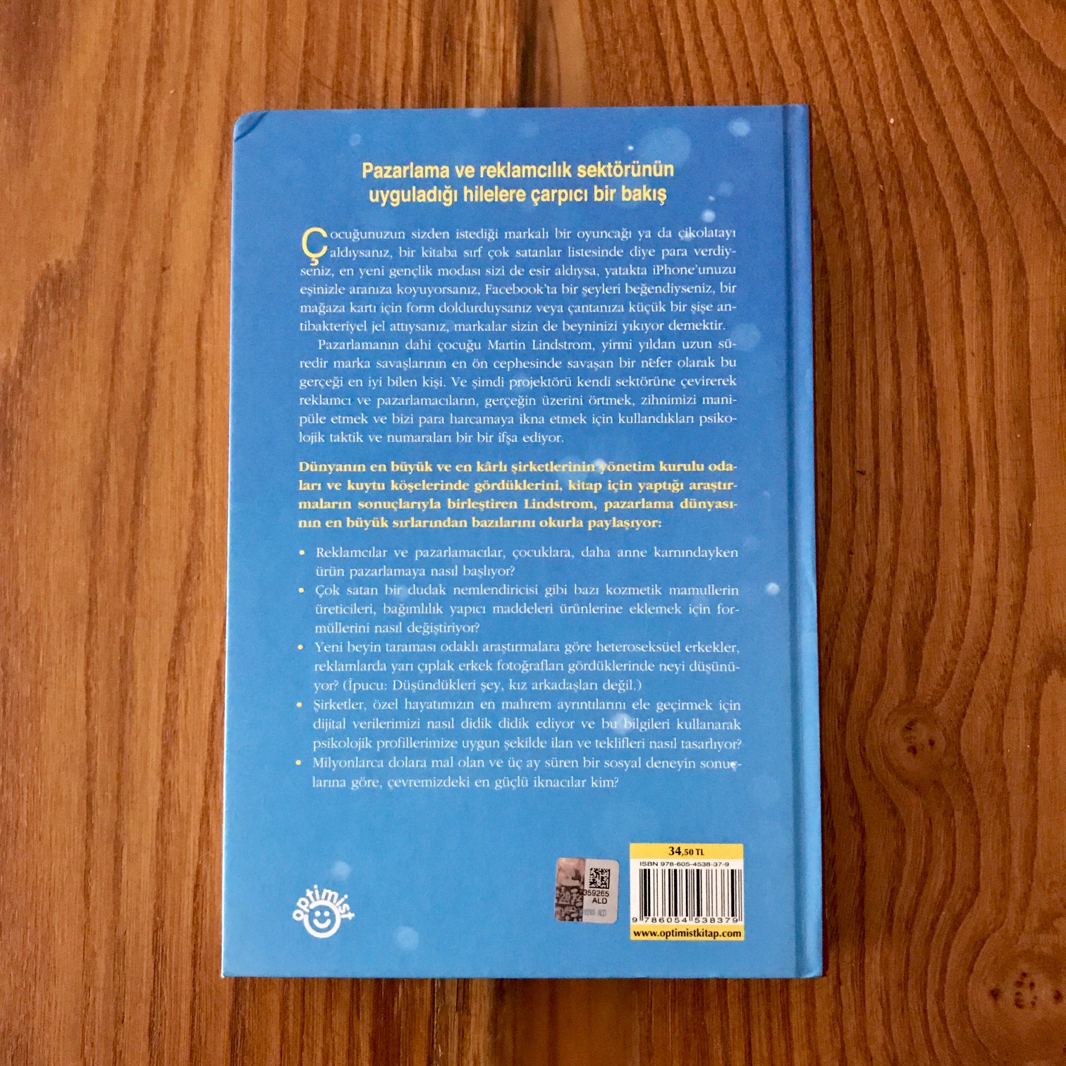 Brandwashed - Pazarlama ve Reklamcilik Sektorunun Uyguladigi Hilelere Carpici Bir Bakis (Kitap) Brandwashed - Pazarlama ve Reklamcilik Sektorunun Uyguladigi Hilelere Carpici Bir Bakis (Kitap)