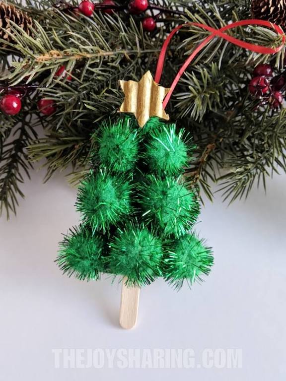DIY Christmas tree ornaments for kids #thejoyofsharing #christmascrafts #kidscrafts #christmasornaments #kidsactivities #christmasactivities via @4joyofsharing