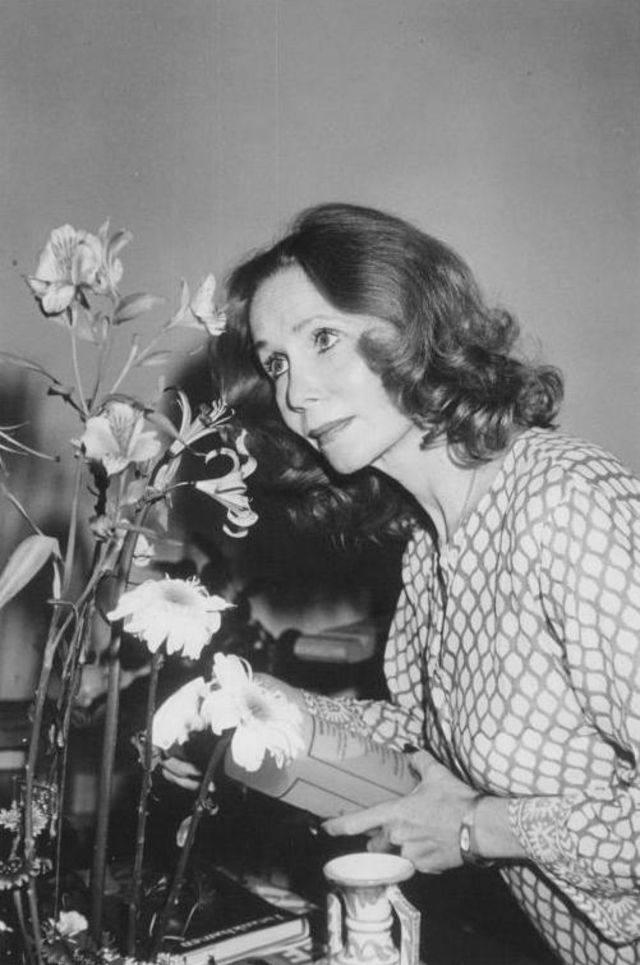 20 Beautiful Vintage Photos of Katherine Helmond From Between the Late