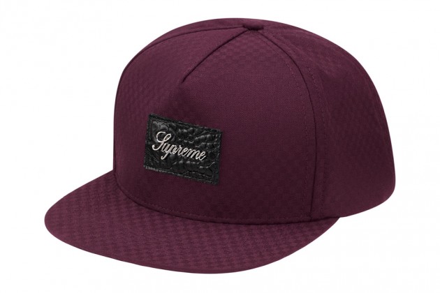 supreme croc patch 5 panel cap 2 630x420 - Supreme lan&ccedil;a bon&eacute;s em veludo e com detalhe em couro